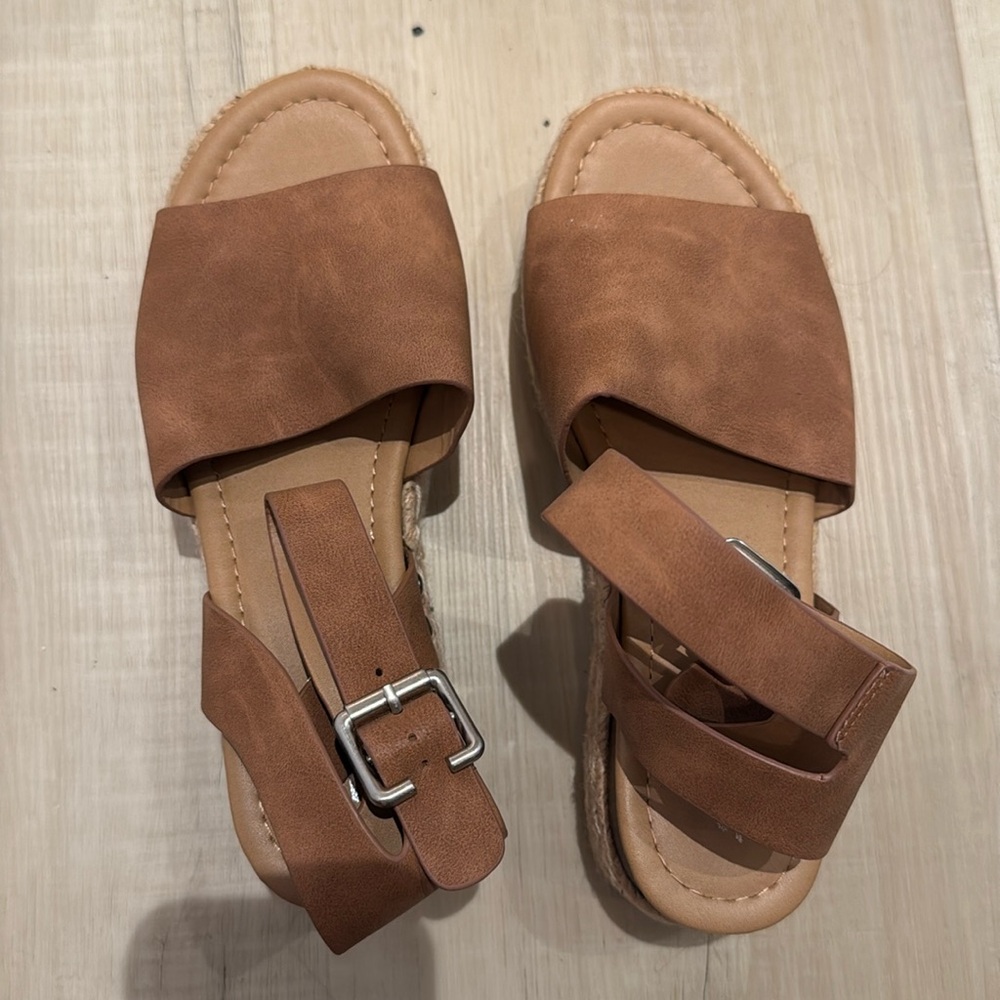 COPY - NWT Size 6.5  Faux Suede Ankle Strap Sandals 
Medium Tan / Tan with whit…